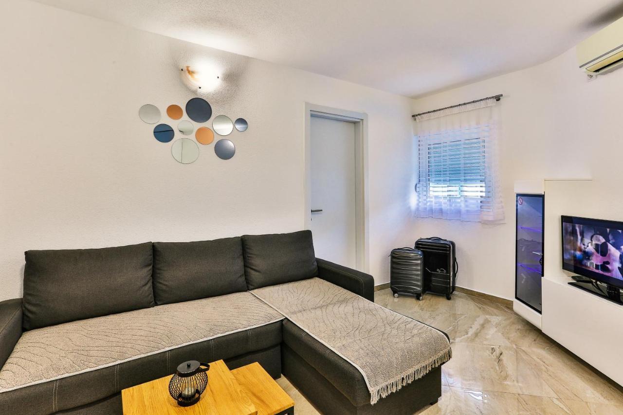 Zara Apartment Budva Bagian luar foto