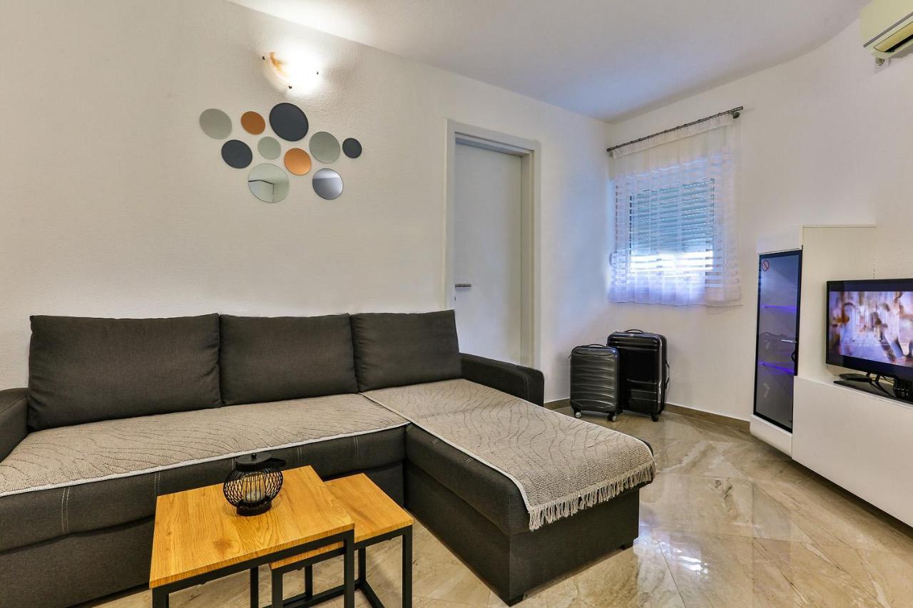 Zara Apartment Budva Bagian luar foto